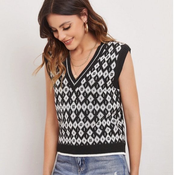 New Black/White V-Neck Pattern Sweater Vest - Picture 3 of 5